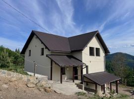 Hillside, lodge in Slavske