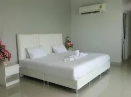 River Residence Saraburi Hotel