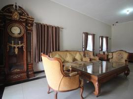 Hotel O Wisma Ray Syariah, hotel in Geruntang