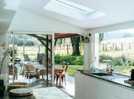 Le Domaine de la Source, 8 min d'Honfleur - 10P, ξενοδοχείο σε Pennedepie