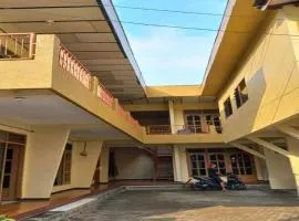 OYO 90757 Amkey Villa Tretes 1