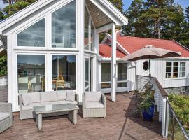 Gorgeous Home In Færvik With Kitchen, vila di Veden