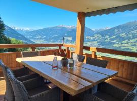 Ferienwohnung La-Wurm mit privatem Whirlpool, hotel in Hart im Zillertal