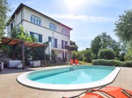Cozy Home In Crespina Pi With Kitchen, hotel em Crespina