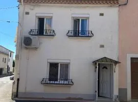 Coquette maison de ville au centre du village - V0787