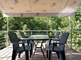 Iguana studio 9, ξενοδοχείο στο Πήδημα της Κυράς