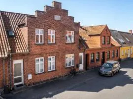 2 Bedroom Cozy Home In Stubbekøbing