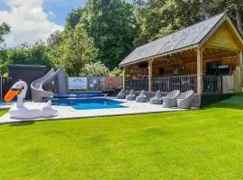Luxurious oasis relax 32c pool, jacuzzi games bar