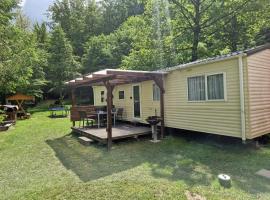 Ferienhaus direkt am See Mobilheim am Sch&ouml;nsee, campsite in Urnshausen