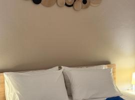 Aelia Rooms & Apartments, hotel di Ios Chora