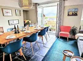Harbour & Mountain Views, Porthmadog House, Sleeps 9, 4 Bedrooms, Two and Half Bathrooms