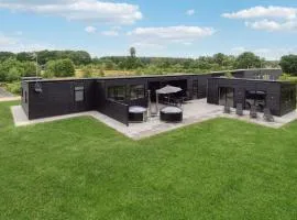 6 Bedroom Nice Home In Glesborg