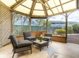 4BR 2BA House Nestled in a Quiet Spot in Dickson - Hosted by CanStay