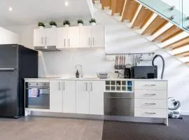 Bright Loft-Style Apartment with Gorgeous View - Hosted by CanStay