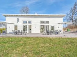 Three-Bedroom Holiday Home In Kopingsvik