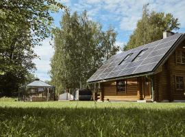 2-bedroom, fenced yard, sauna, 10 min to Pärnu, biệt thự ở Pärnu