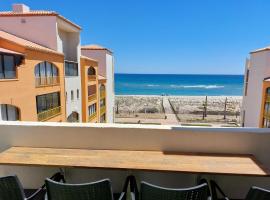 Superbe vue mer avec accès direct plage et parking, hotel in Le Barcarès