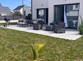 Maison dans lotissement Bretagne, hotel in Ploubalay