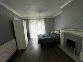 R&S Double Bedroom X، فندق في ميدلتون