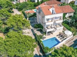 Beach Front Home In Okrug Donji