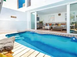 The Beach House - Central location - Private Plunge Pool - Roof Terrace - 100m to Beach
