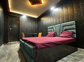 Charlly restaurant & resort, hotel v destinaci Agra
