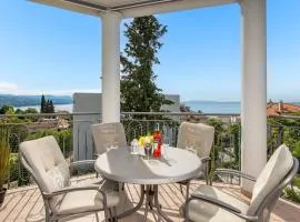 Palme Hill Opatija Apartment with a pool