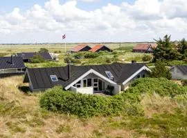 Three-Bedroom Holiday Home In Hvide Sande