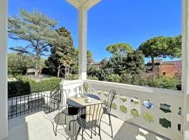 203 - Villa Fernanda - in centro a Numana, elegante bilocale in villa d'epoca con terrazzo privato