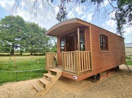 Roulotte tout confort à la ferme, hotel v destinaci Saint-Lumine-de-Coutais