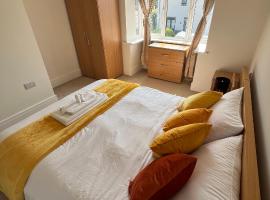 Spacious King Size Room Detached House Free Wifi Free Parking, ξενοδοχείο σε Hillsborough