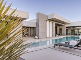 Vanguard by Fieldtrip 5 Bd Private Luxury with Infinity Pool Game Room, hotel v destinaci Yucca Valley