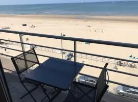 Studio met zeezicht en zwembad en parking