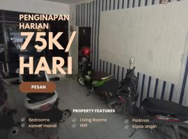 Hong Kost Homestay Putra Csb Mall, hotel in Cirebon