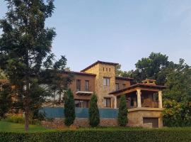 Private Pool Villa & Golf - Toscana House Khaoyai 4 Bedrooms 10 Guests แกลมปิ้งในBan Rai Khlong Sai