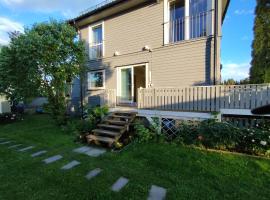 Villa with the garden, hotel with hot tubs in Hokksund