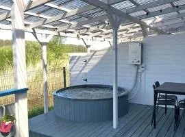 Kolorowy Kopań balia z hydromasażem w tarasie NA WYŁĄCZNOŚĆ