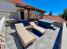 Apartment Karuzz Heated Jacuzzi