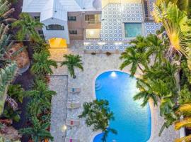 Villa Infinito Bani's Exclusive Beachside Mansion, khách sạn ở Baní