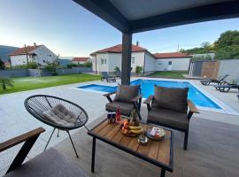 House and pool BajNa، فندق في موستار