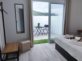 Azure Loft、モステイロスのホテル