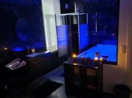 La Suite Gold Jacuzzi