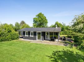 Lovely Home In Hejls With Kitchen, hotel en Hejls