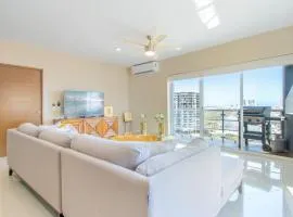 Elegante Condo a una Cuadra del Mar