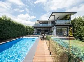 Byron by the Beach - Luxury Heated Pool and Views