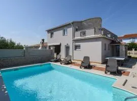 4 Bedroom Awesome Home In Vodnjan