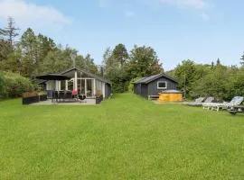 Cozy Home In Glesborg With Wifi