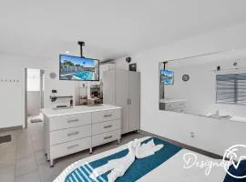 UnitA SeaI Private Studio near Deerfield Beach