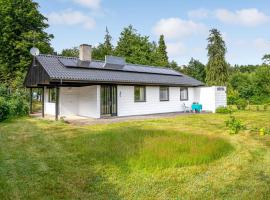 Three-Bedroom Holiday Home In Knebel, hotel in Knebel