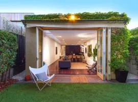 St Kilda Style - Stunning 3 Bedroom House